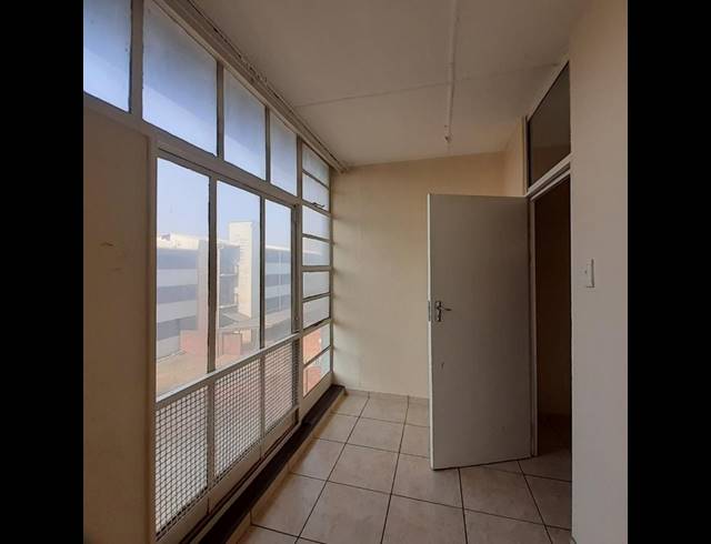 2 BEDROOM APARTMENT FOR SALE IN SASOLBURG EXT 2